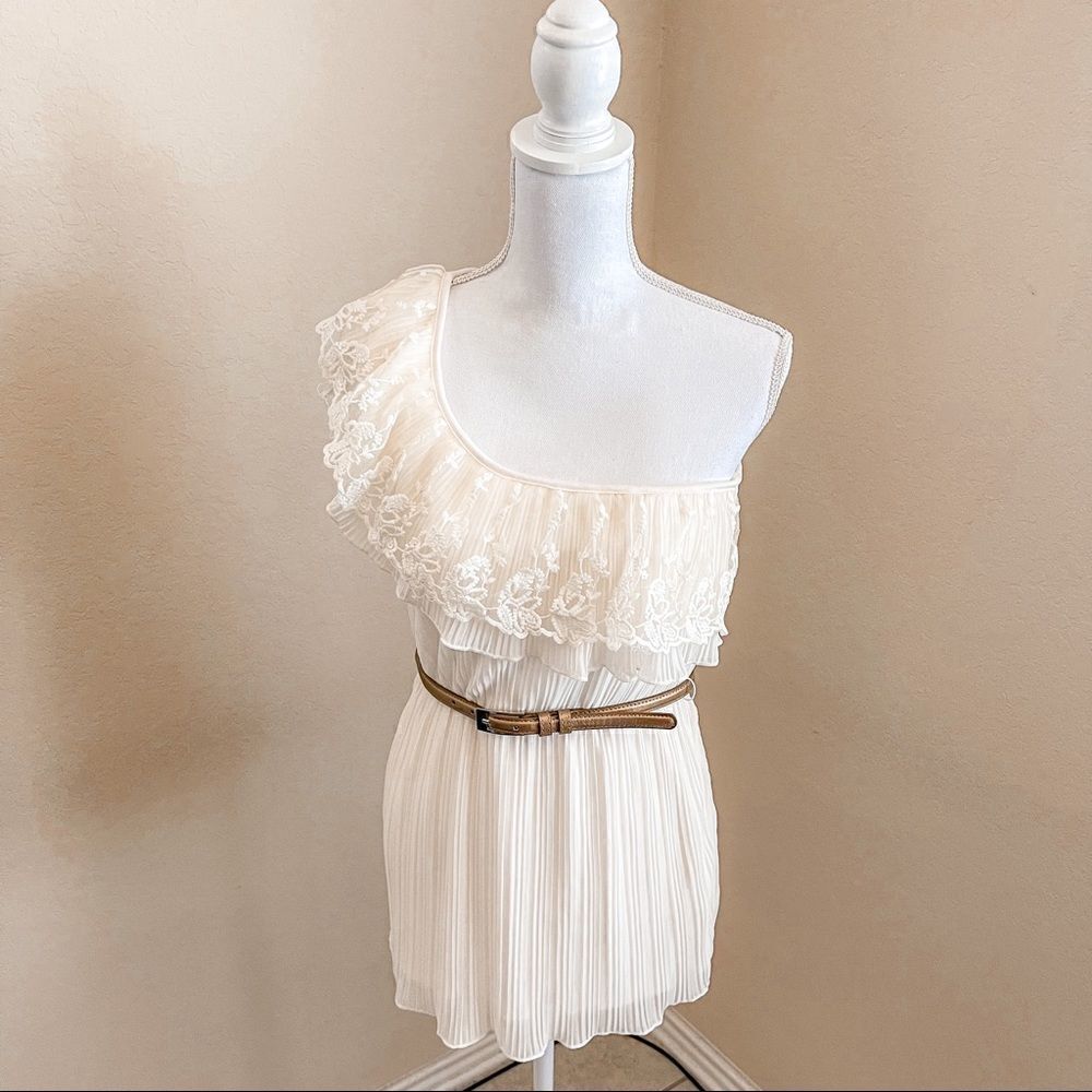 Studio Y Ivory One-Shoulder Floral  Lace Blouse w/Detachable Belt; SZ M; BNWT